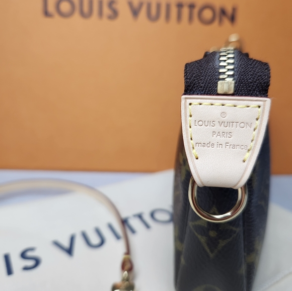 Authentic Louis Vuitton Pochette Accesoires - Picture 4 of 17